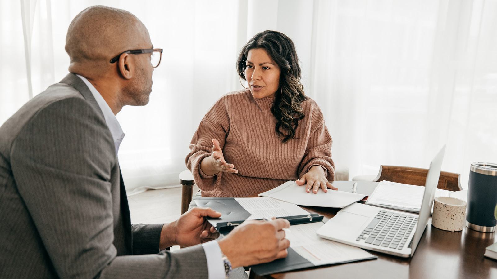 4457523_DoINeedaFinancialPlan_1600X900 A financial professional and his client discuss the benefits of financial planning to help plan her future.